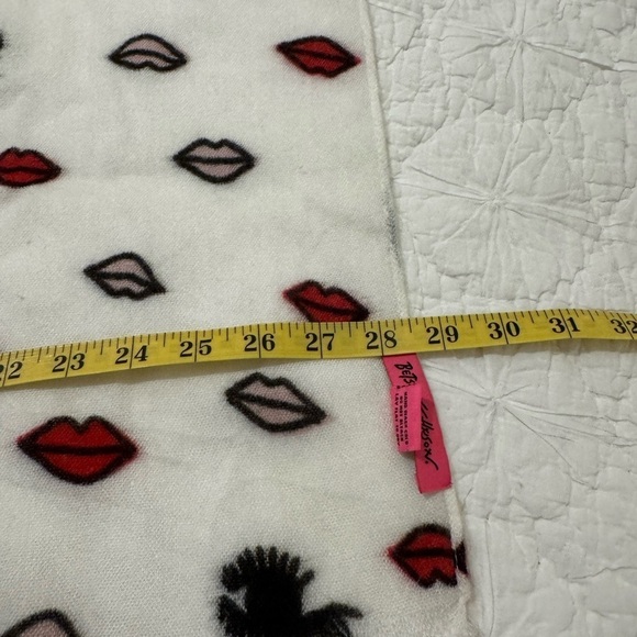 Betsey Johnson Lips and Lashes Scarf Wrap 28” X 80” - Picture 6 of 8